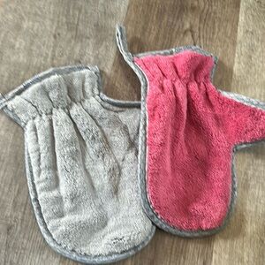 Norwex dusting mitts set of two